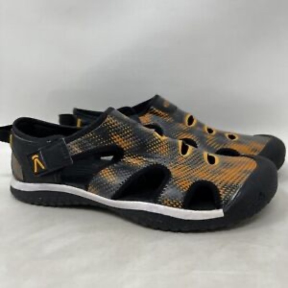 KEEN Stingray Black Camo Water Shoes Closed Toe Sandals   US 7 = 39 - Picture 1 of 11